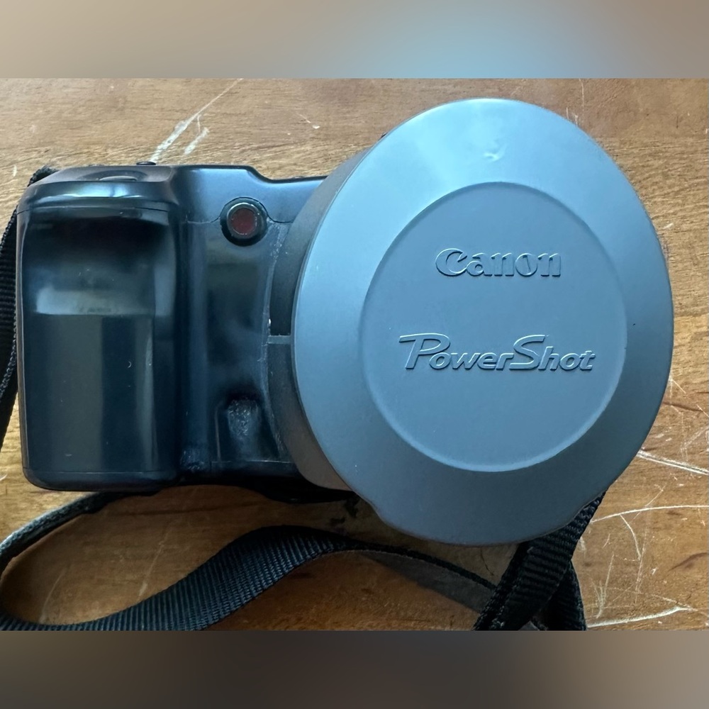 Vintage Canon PowerShot Pro70 CCD Digital Bridge Camera 6-15mm Zoom Lens Japan